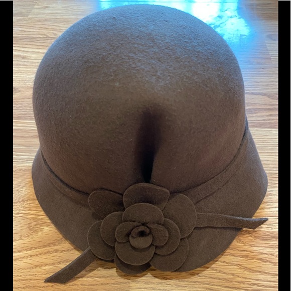 Ladies Hat - Picture 2 of 3